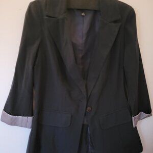 "FOEVER 21" STRIPE CUFFED SLEEVE BLACK BLAZER - SIZE MEDIUM